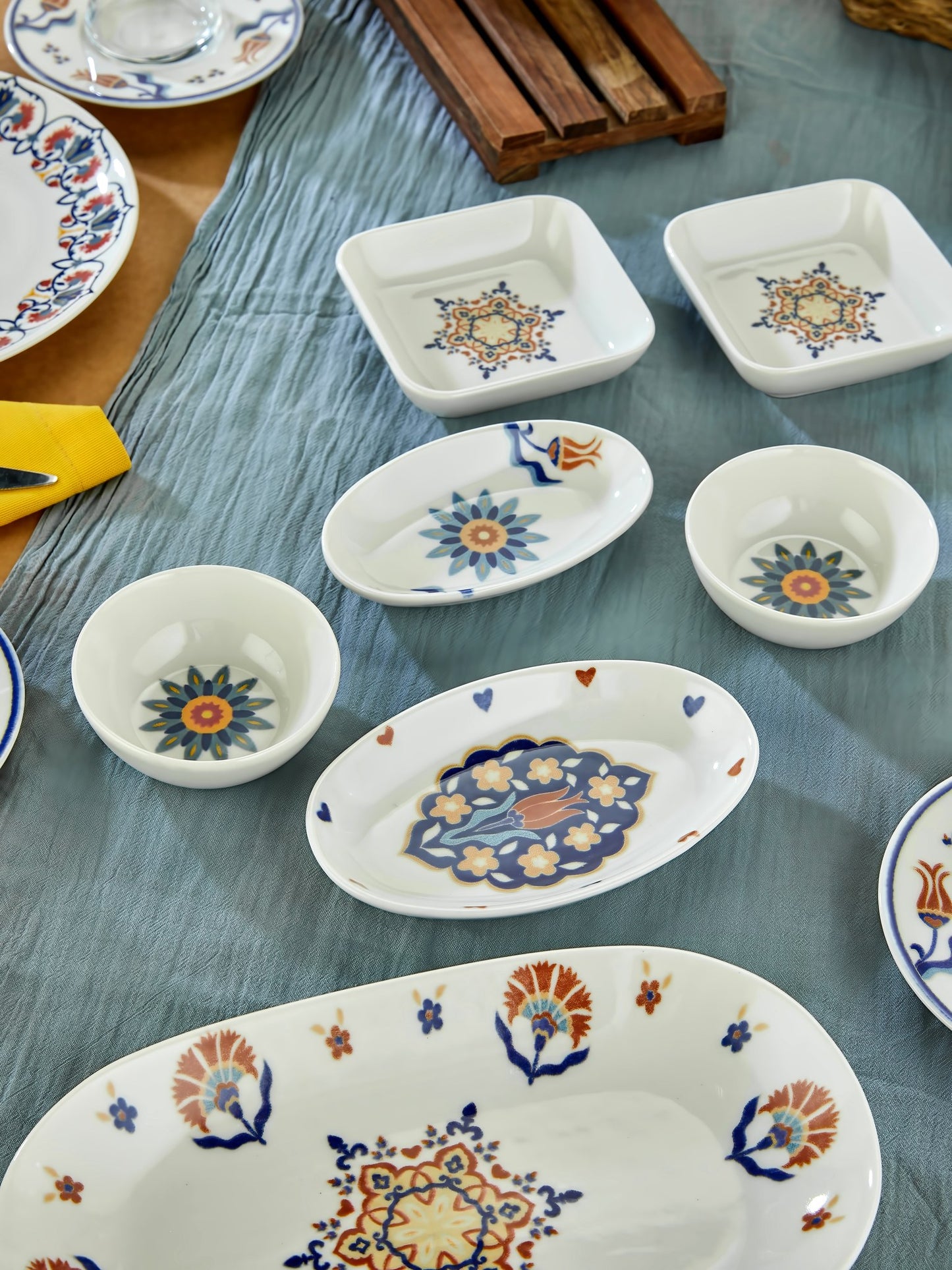 ASTA 30 Parça Porselen Kahvaltı Takımı Çini Desenli